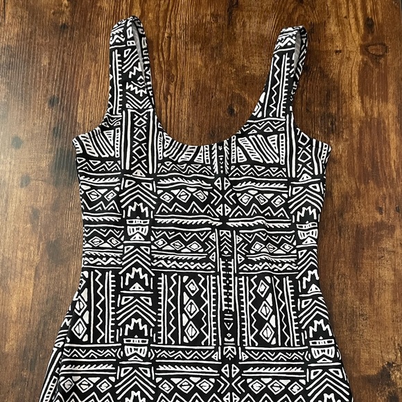 H&M Fitted Dress - Picture 2 of 2